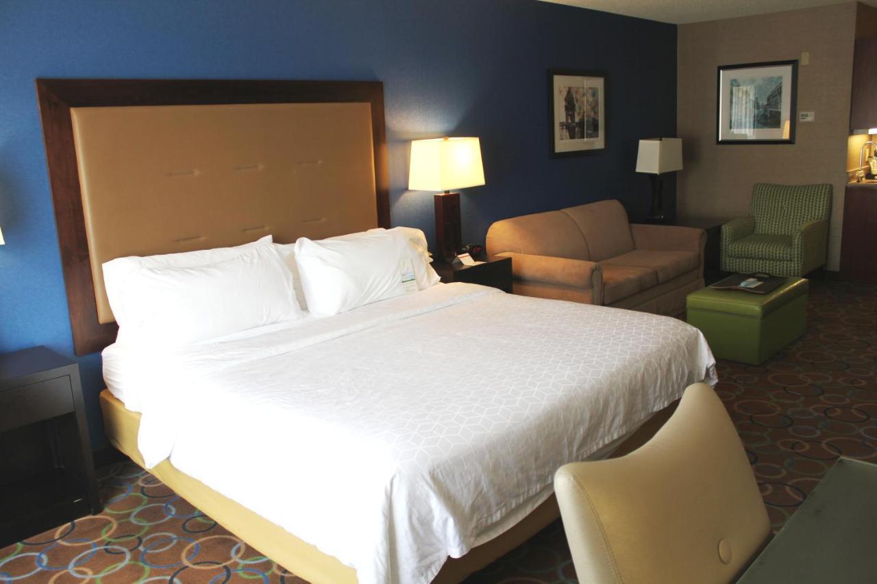 Holiday Inn Express Hotel & Suites Manchester - Airport By Ihg Exterior photo