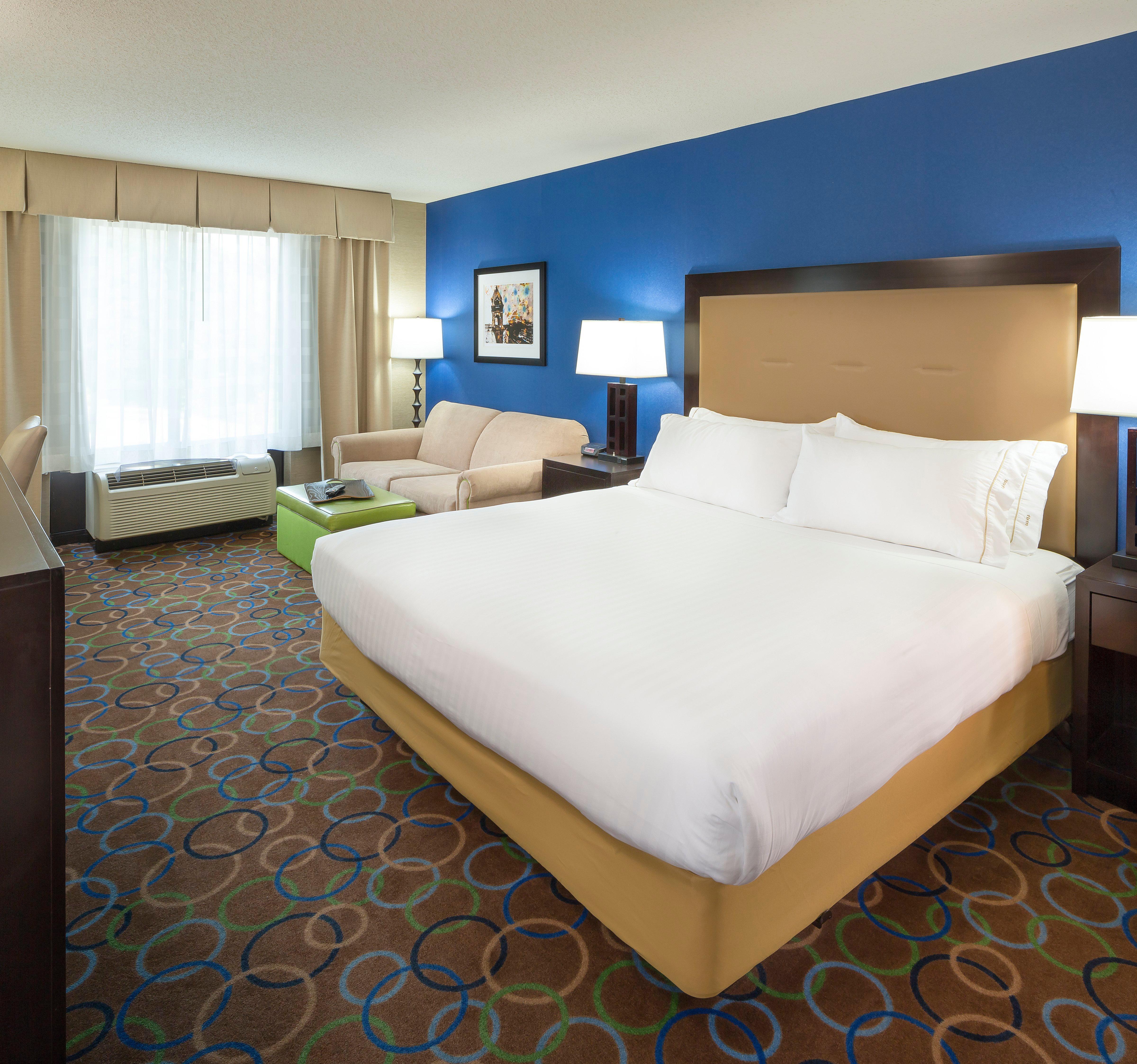 Holiday Inn Express Hotel & Suites Manchester - Airport By Ihg Exterior photo