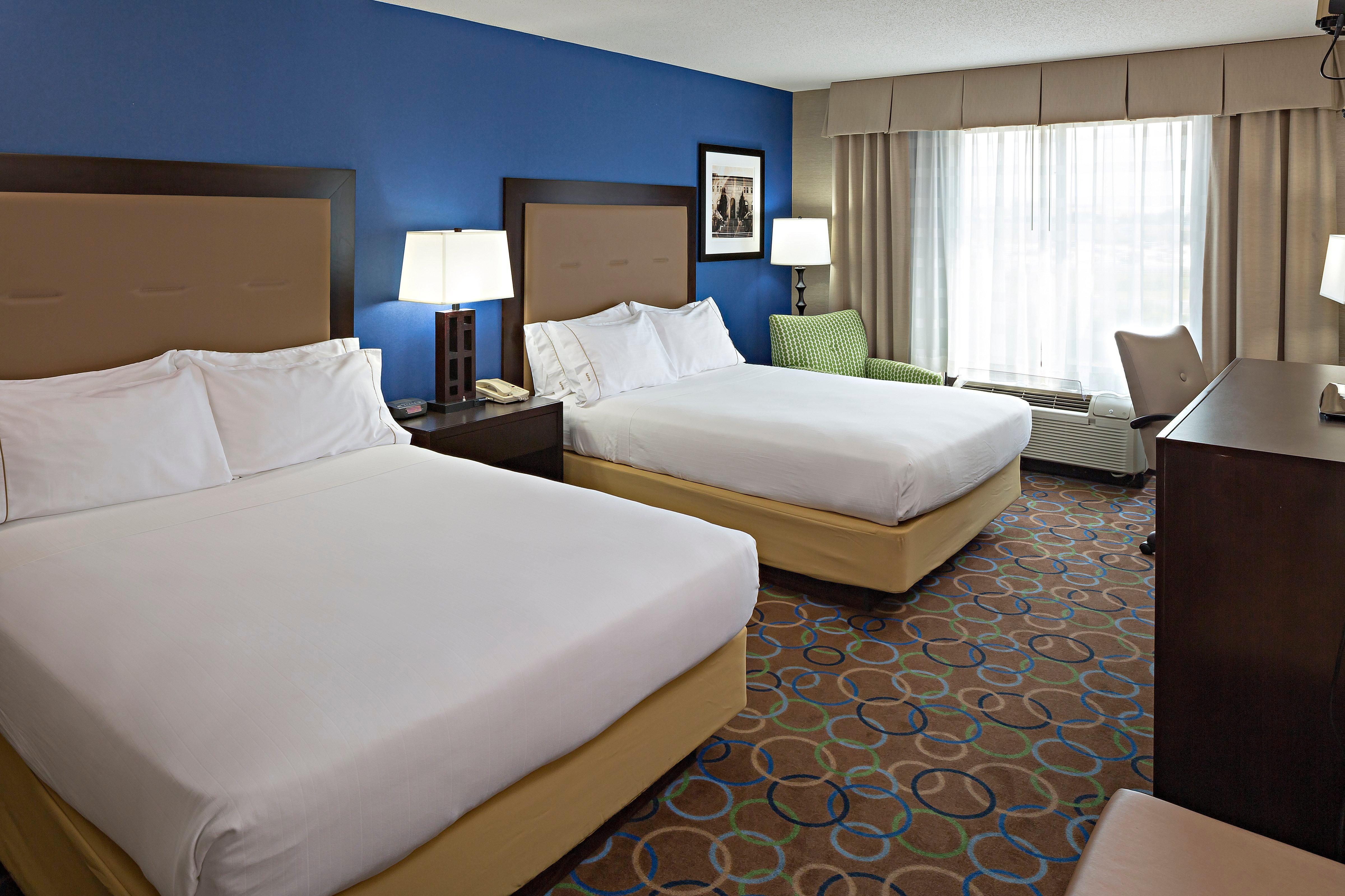 Holiday Inn Express Hotel & Suites Manchester - Airport By Ihg Exterior photo