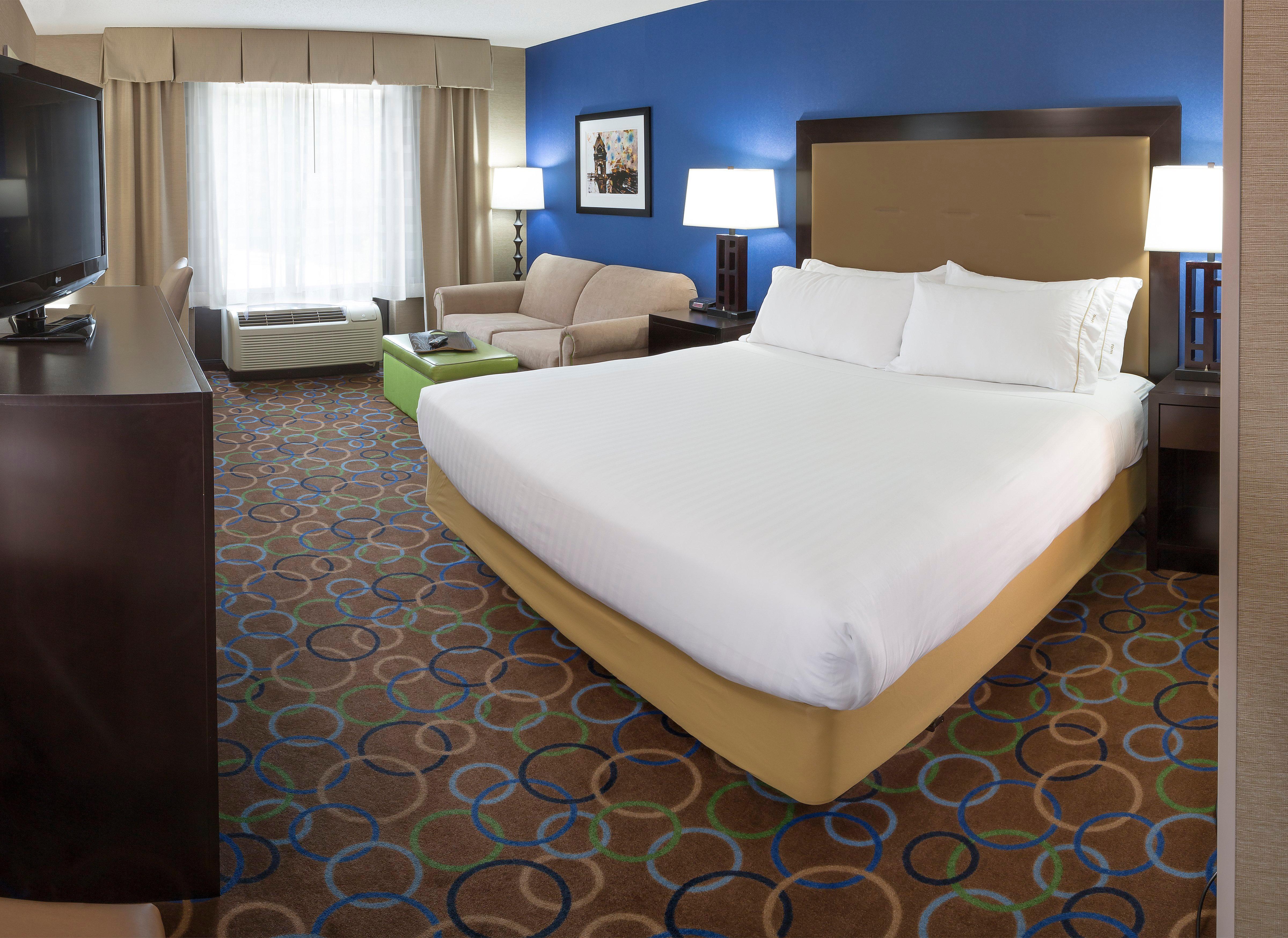 Holiday Inn Express Hotel & Suites Manchester - Airport By Ihg Exterior photo