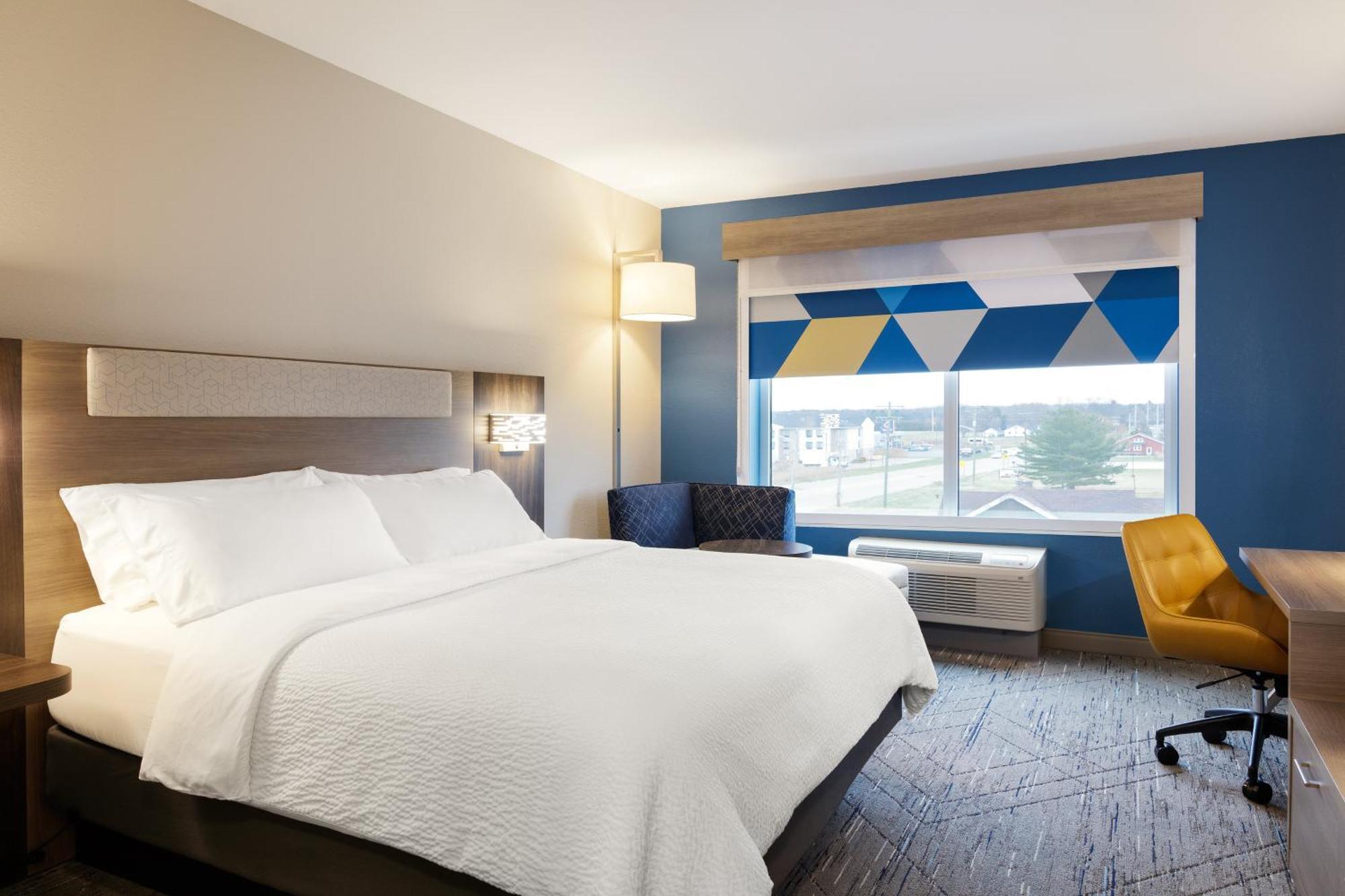 Holiday Inn Express Hotel & Suites Manchester - Airport By Ihg Exterior photo