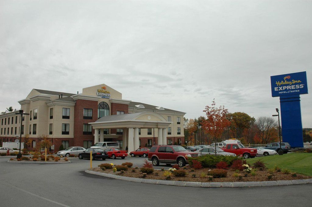 Holiday Inn Express Hotel & Suites Manchester - Airport By Ihg Exterior photo